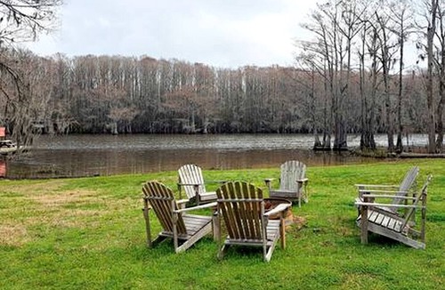 Uncertain Cabin | Quaint Lakefront Cabin Incredible for Water and Outdoor Adventures in Texas
