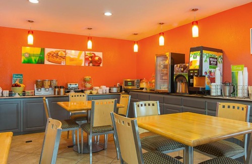 Carthage Hotel | Quality Inn Carthage