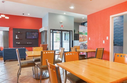 Carthage Hotel | Quality Inn Carthage
