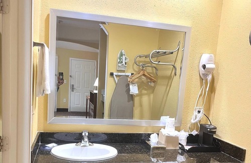 Montgomery Hotel | Quality Inn Montgomery - Lake Conroe