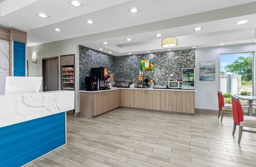 Shawnee Hotel | Quality Inn Shawnee North I-40