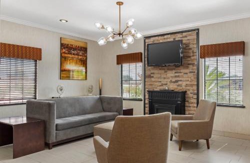 Beaumont Hotel | Quality Inn & Suites Beaumont