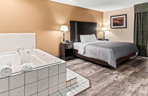 Granbury Hotel | Quality Inn & Suites - Granbury