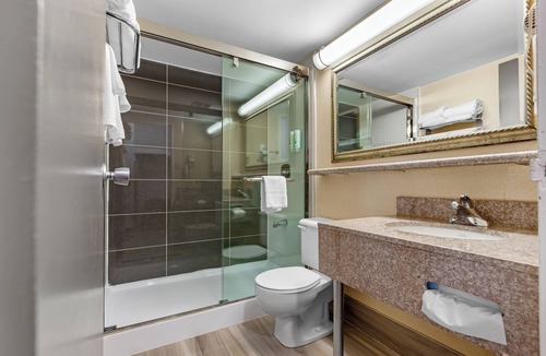 Northeast Mississauga Hotel | Quality Inn & Suites - Toronto West