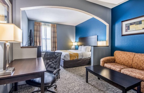 Maumelle Hotel | Quality Suites Maumelle - Little Rock Northwest