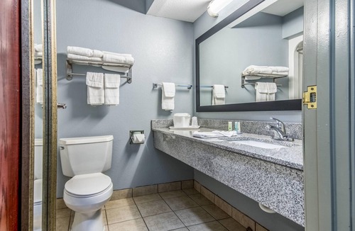 Maumelle Hotel | Quality Suites Maumelle - Little Rock Northwest