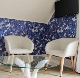 Rossmore House | Queen Suite with Private Ensuite at Fancie's PEC - Suite 1