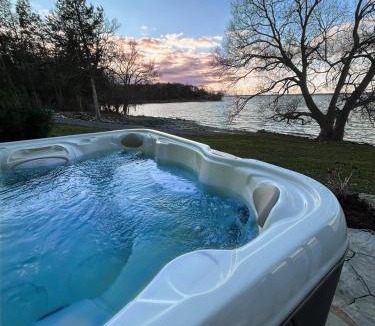 Rossmore House | Queen Suite with Private Ensuite at Fancie's PEC - Suite 1