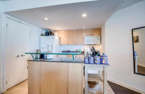 Central Waterfront Apartment | Queens Quay Lake View Apartment by STS
