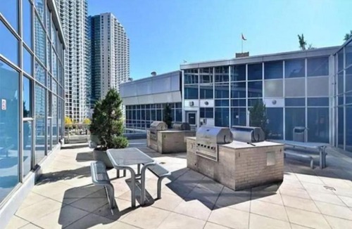 Central Waterfront Apartment | Queens Quay Lake View Apartment by STS