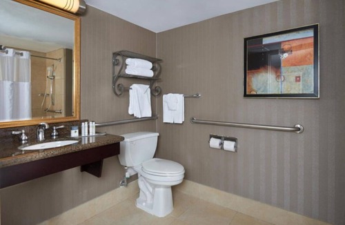Dallas Design District House | Quick access to Dallas attractions and shows