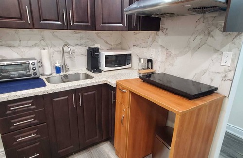 Hurontario Apartment | Quiet 2BR Basement Suite Private Entrance Parking Near Square One