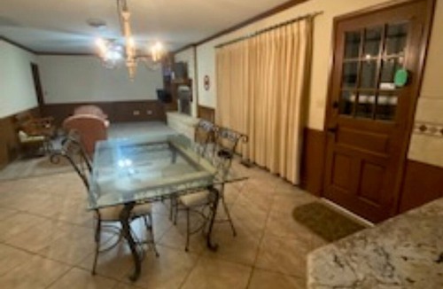 Stillwater House | Quiet block in Stillwater- up to 7 in a 3bd/2.5ba