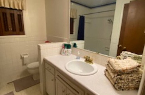 Stillwater House | Quiet block in Stillwater- up to 7 in a 3bd/2.5ba