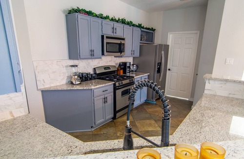 Cedar Hill House | Quiet & Centrally Located (Perfect For Families)