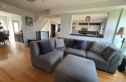 Pickering House | Quiet MAJOR INTERNATIONAL SPORTING EVENT Home Base Near Pickering GO | Executive 4BR Stay
