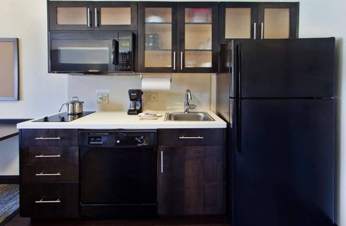Central Oklahoma City Hotel | Quiet Getaway with Kitchen and Gym, Close to Myriad Gardens