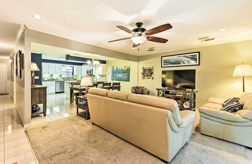 Willis House | Quiet Lake Conroe Townhome w/Water-View Deck