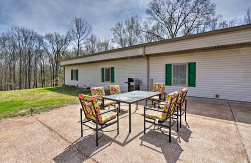 Memphis Cottage | Quiet Memphis Home on 20 Acres: 10 Mi to Downtown!