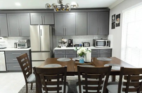 Barker House | Quiet & Relax Getaway- Pool Table, Grill, &Netflix