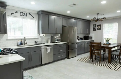 Barker House | Quiet & Relax Getaway- Pool Table, Grill, &Netflix
