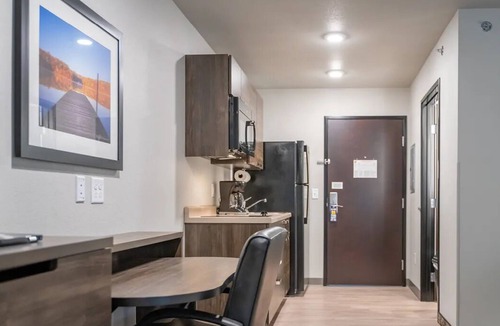 St. Joseph Hotel | Quiet Room w/Private Bath, Dining & Cooking Near Interstate