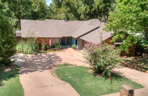 Edmond House | Quiet, spacious home with large deck in secluded Forest Oaks in central Edmond .