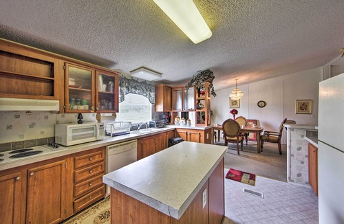 Quitman House | Quitman Home w/ Covered Deck + Lake Access!