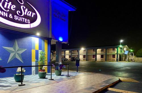 North Arlington Hotel | R Nite Star Hotel At Arlington Entertainment District
