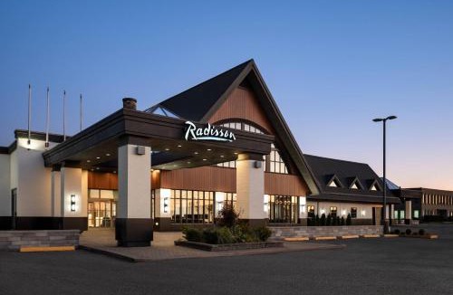 Saint-Laurent Hotel | Radisson Hotel Montreal Airport