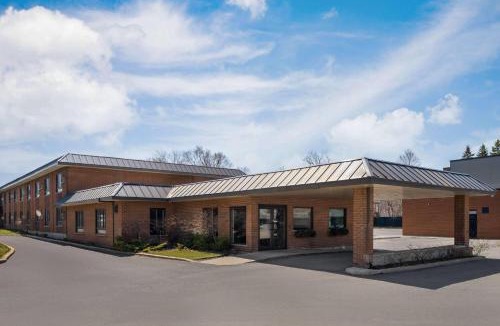 Laval Hotel | Ramada by Wyndham Laval