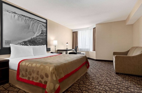Niagara Falls Hotel | Ramada by Wyndham Niagara Falls Near the Falls