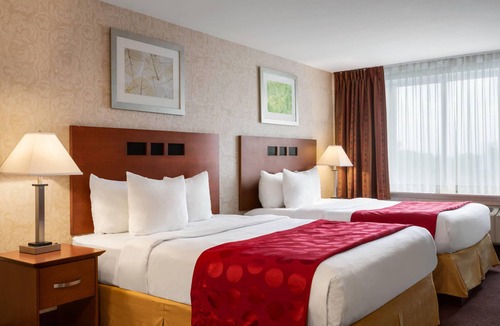 Cote-Des-Neiges—Notre-Dame-De-Grace Hotel | Ramada Plaza by Wyndham Montreal