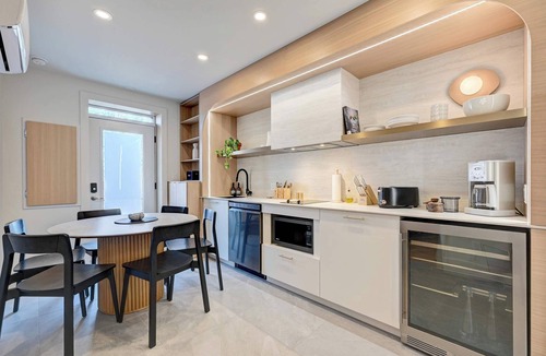 Plateau Mont Royal Apartment | Rare 4-Bed, 4 Private Ensuites, Full Kitchen, in BEST Montreal Area Mile End