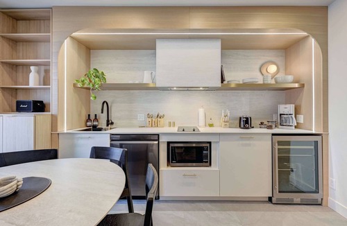 Plateau Mont Royal Apartment | Rare 4-Bed, 4 Private Ensuites, Full Kitchen, in BEST Montreal Area Mile End