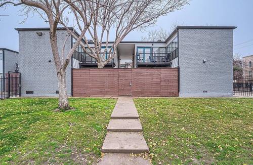 Oak Lawn Apartment | Reaagn103: Cool & Cozy Dallas Retreat