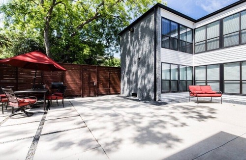 Oak Lawn Apartment | Reagan 208 : Modern City Escape