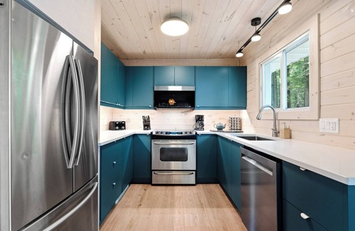 Glastonbury Cottage | Recently Reno'd Cottage At Pristine Big Gull Lake!