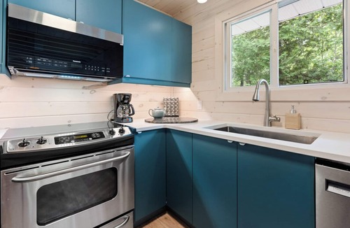Glastonbury Cottage | Recently Reno'd Cottage At Pristine Big Gull Lake!
