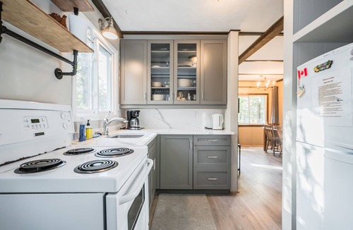 Northern Bruce Peninsula Cottage | Red Barn | WATERFRONT | Private | TOBERMORY | A-Frame | PET FRIENDLY