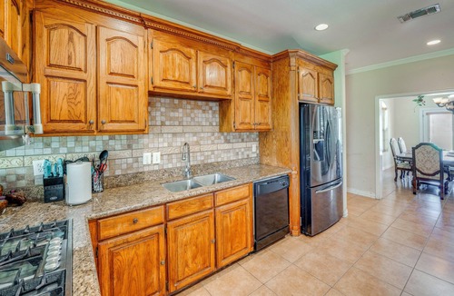 Red Oak House | Red Oak Group Getaway w/Yard + Patio