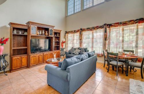 Red Oak House | Red Oak Group Getaway w/Yard + Patio