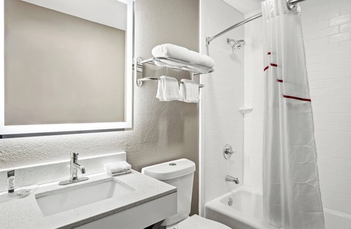 Euless Hotel | Red Roof Inn & Suites Euless - DFW Airport Southwest