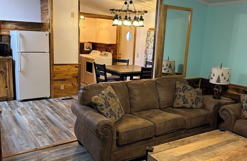 Mount Ida House | Redbud Roost-2 Bedroom Getaway