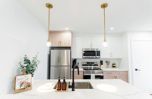 Winnipeg Apartment | *Refresh | Central & Trendy | 5 min to downtown*