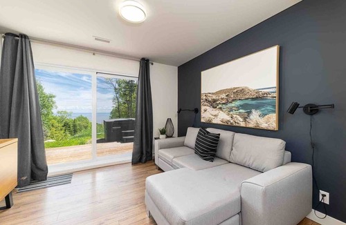 Les Eboulements Ski Chalet | Refuge 1: Hot Tub, Sauna & St. Lawrence Views