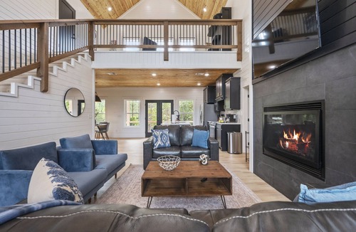 Broken Bow Cabin | Relax and Unwind, Hot Tub Under the Stars, Firepit, Sleeps 8