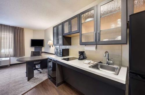 Plano Hotel | Relax and Unwind in Style! Pet-friendly Property, Fully-equipped Kitchen!