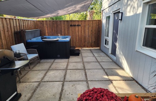 Belleville Apartment | ❤️‍🔥Relax & Reconnect at a Cozy Hideaway in Central Belleville💦