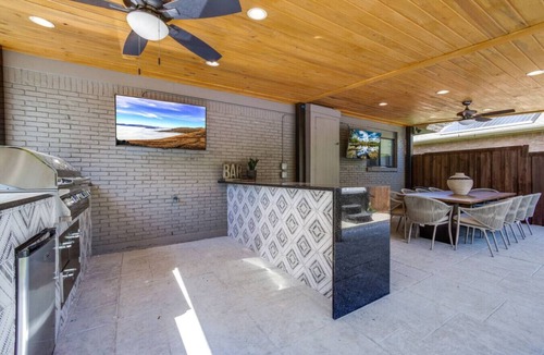 Lake Highlands Villa | Relax with Style - Great Location and Amenities